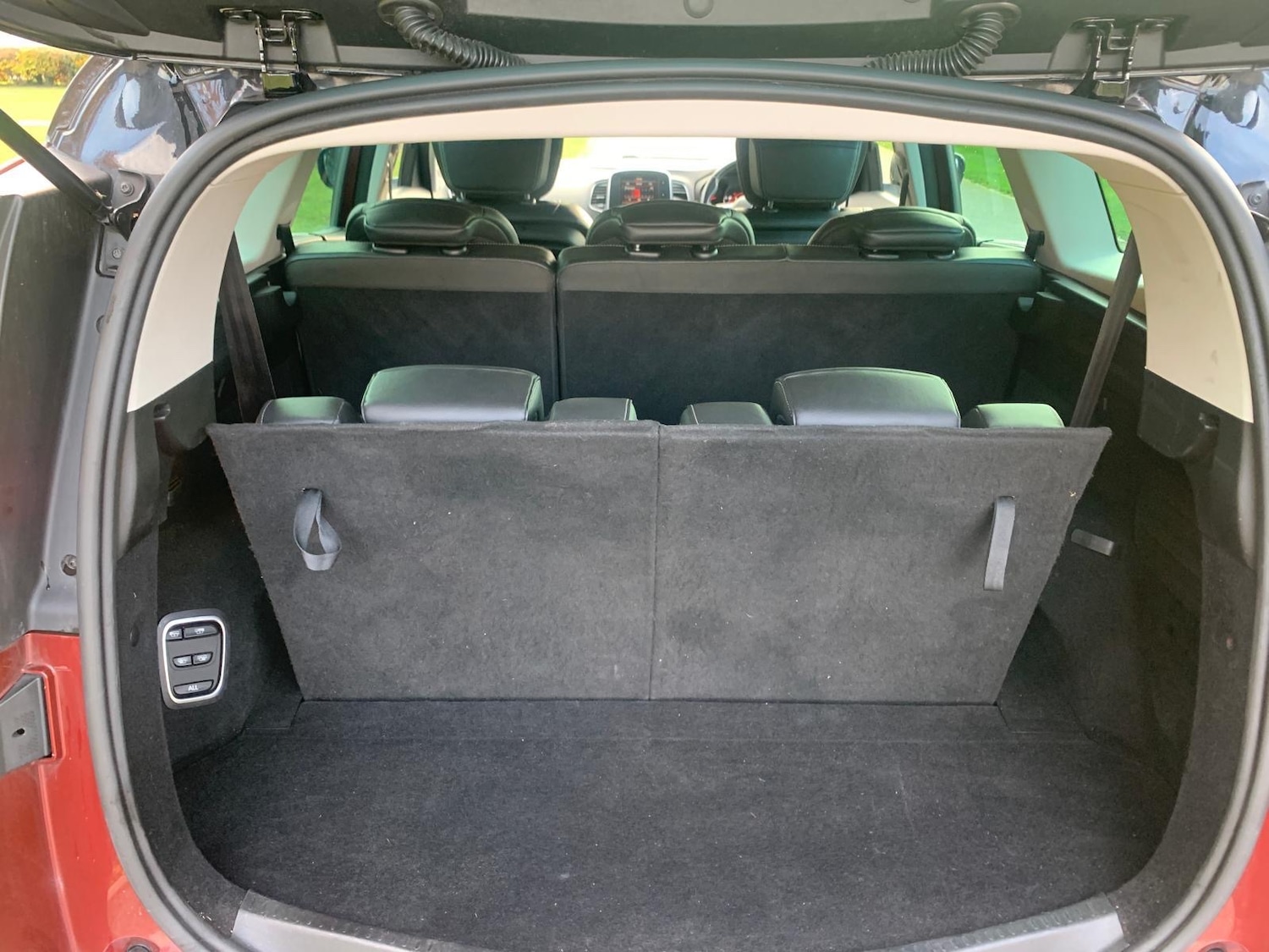 Used Renault Grand Scenic 2017 for sale - 77627140: Photo 4