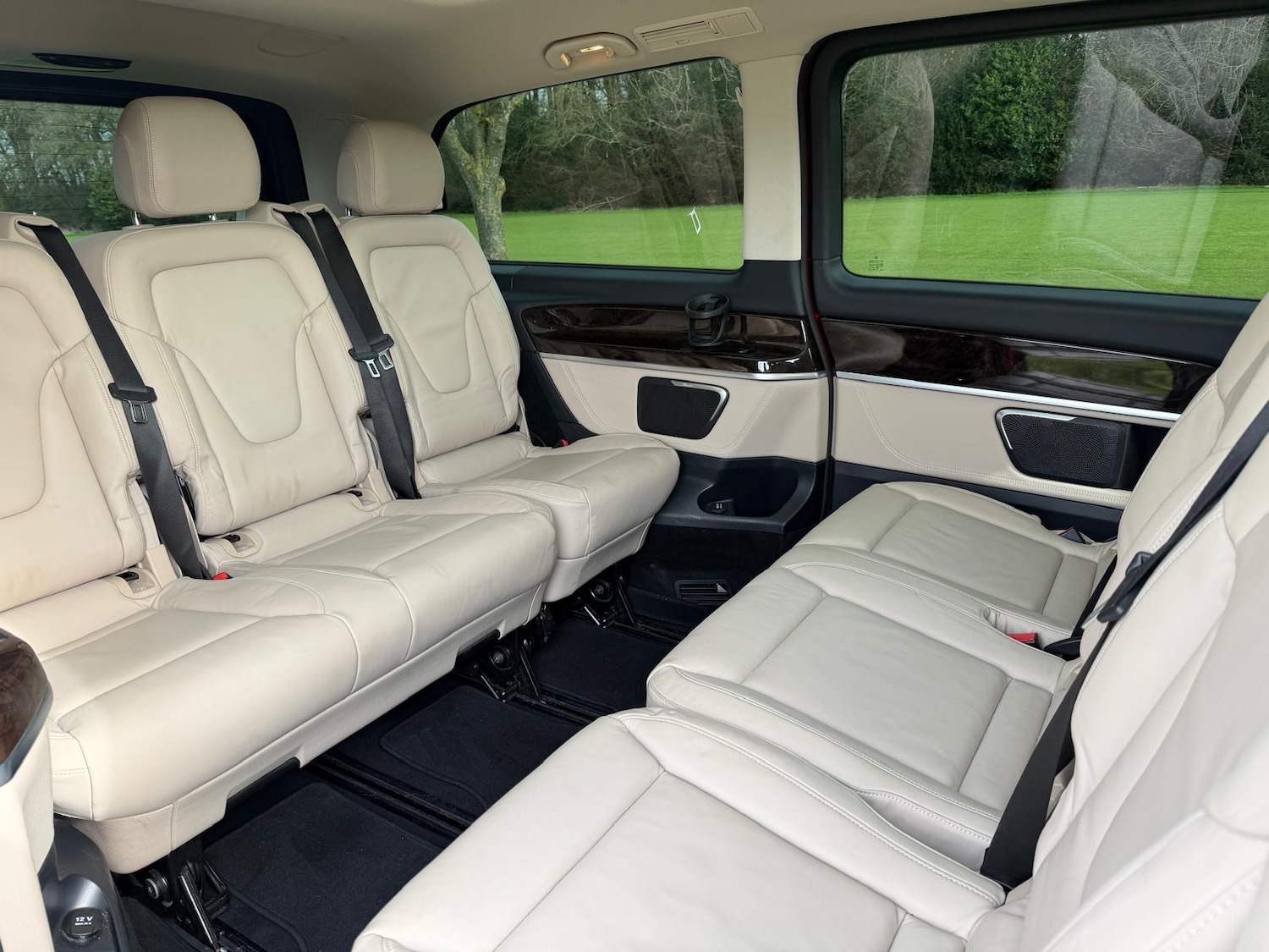 Used Mercedes-Benz V-Class 2018 for sale - 77898876: Photo 2