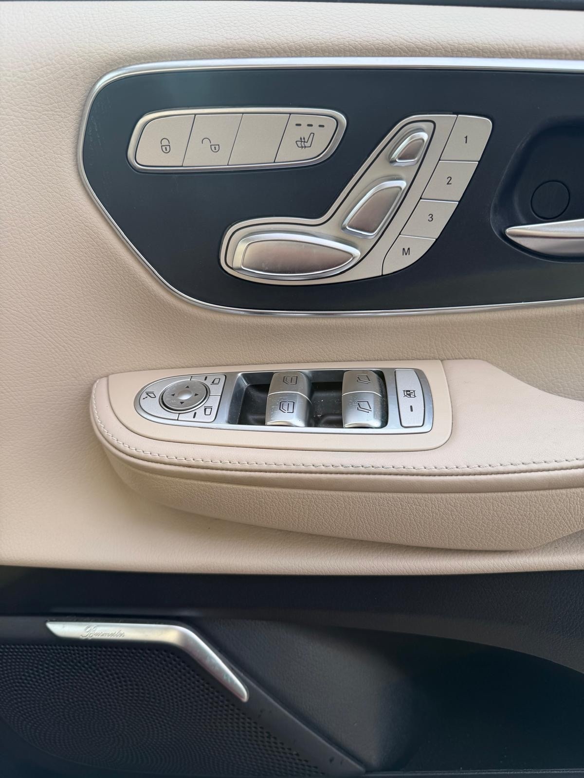 Used Mercedes-Benz V-Class 2018 for sale - 77898876: Photo 4