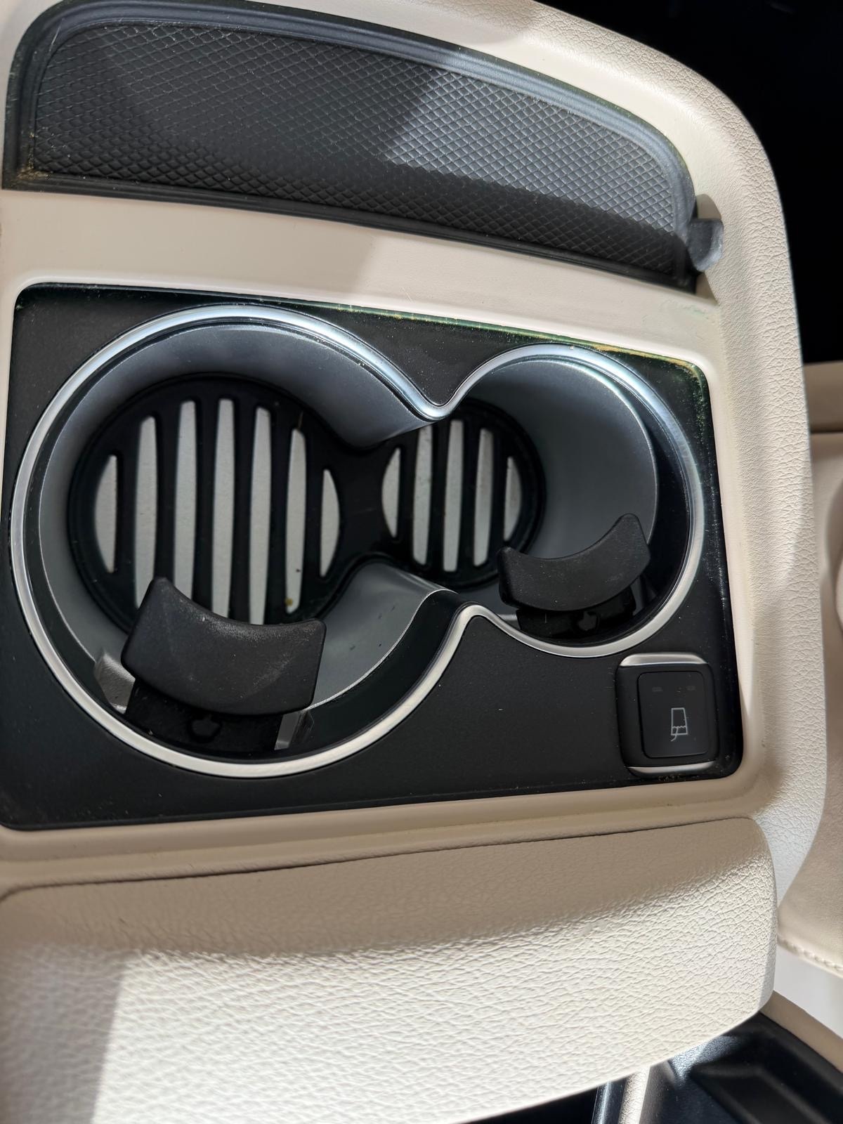 Used Mercedes-Benz V-Class 2018 for sale - 77898876: Photo 8