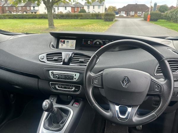 Used Renault Scenic 2015 for sale - 76296574: Photo 8