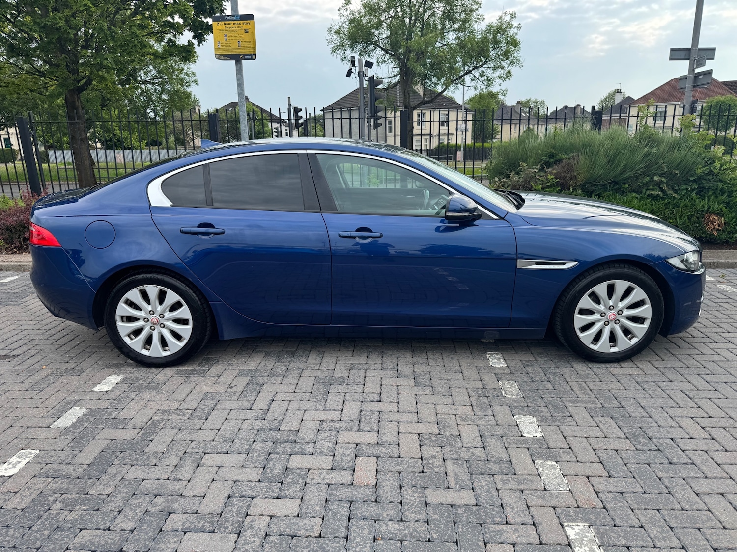 Used Jaguar XE 2015 for sale - 76518269: Photo 4