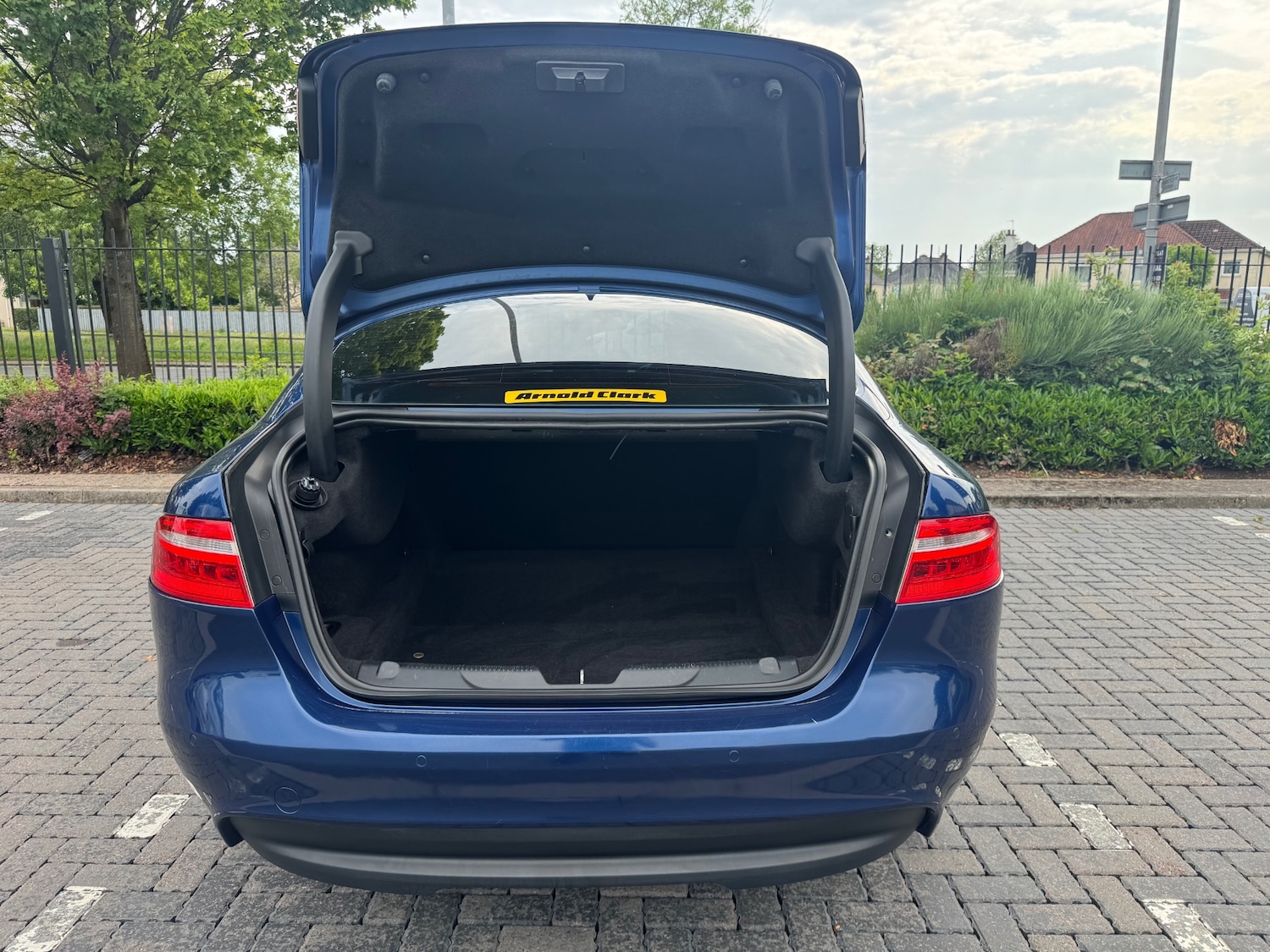 Used Jaguar XE 2015 for sale - 76518269: Photo 9