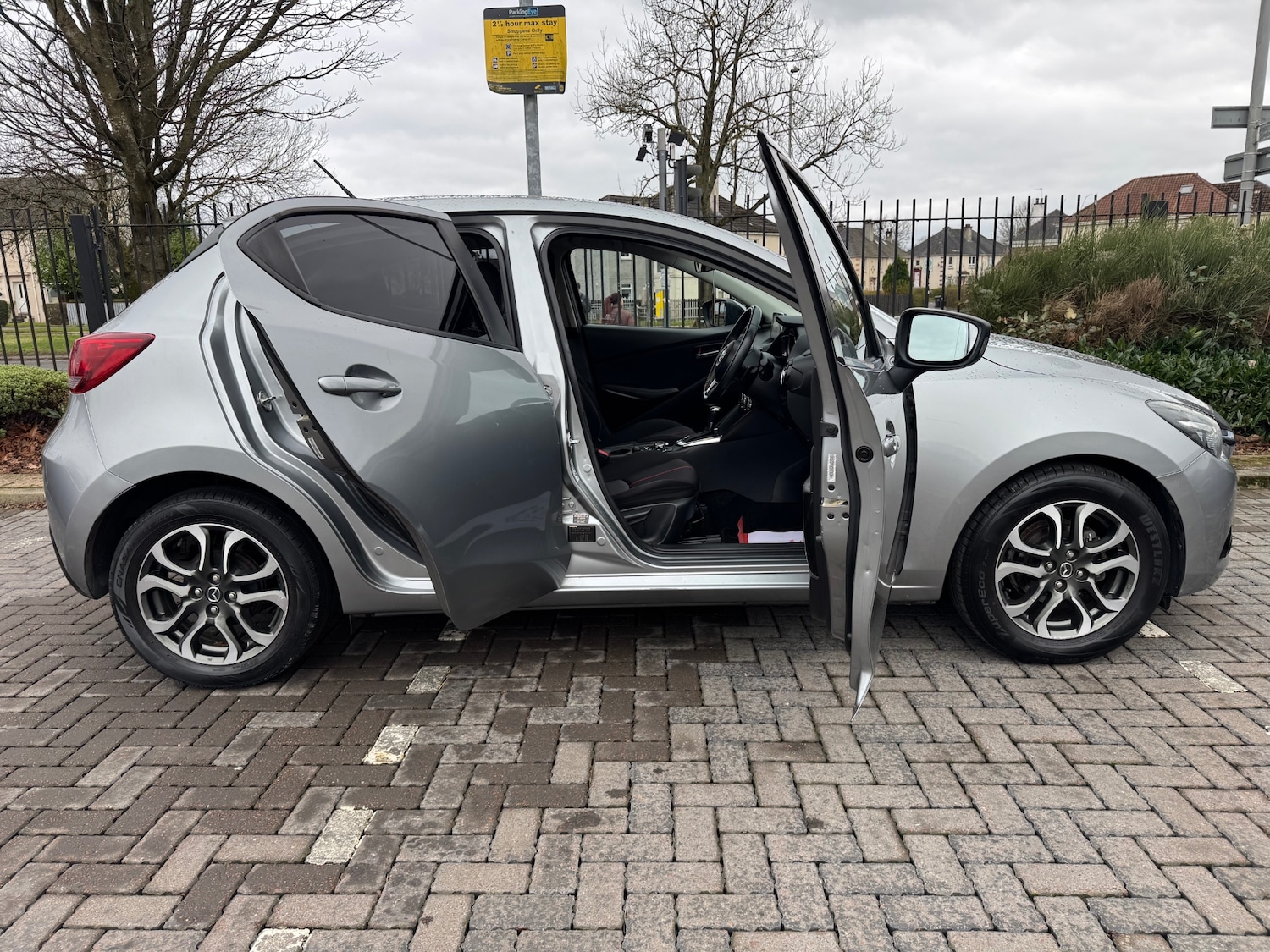 Used Mazda Mazda2 2015 for sale - 77335898: Photo 5
