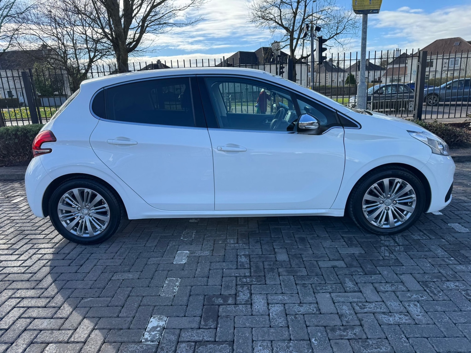 Used Peugeot 208 2016 for sale - 76430623: Photo 4
