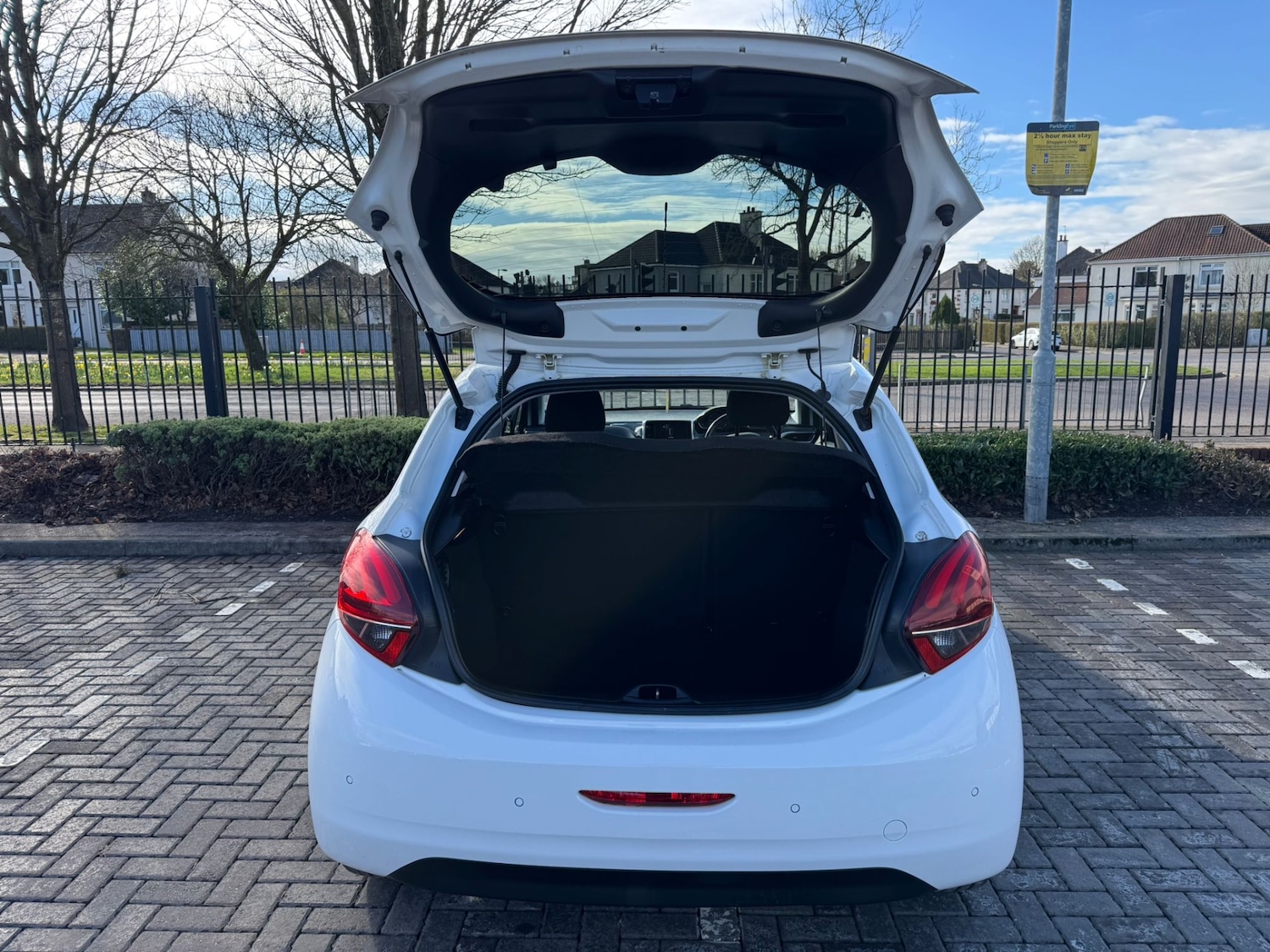 Used Peugeot 208 2016 for sale - 76430623: Photo 9