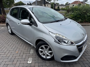 Used Peugeot 208 2016 for sale - 79491403: Photo