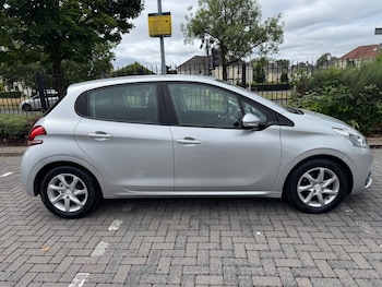 Used Peugeot 208 2016 for sale - 79491403: Photo
