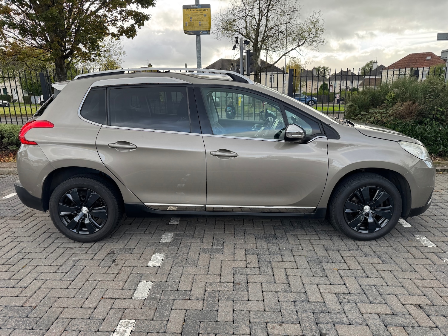 Used Peugeot 2008 2015 for sale - 76220639: Photo 4