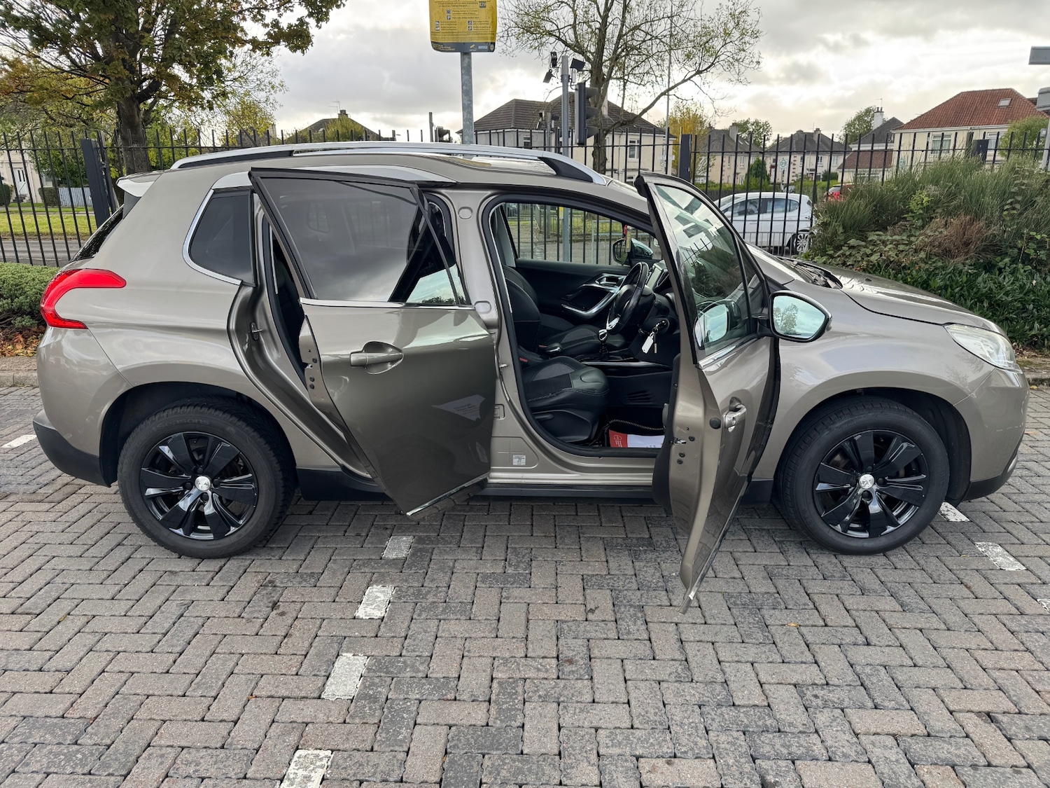 Used Peugeot 2008 2015 for sale - 76220639: Photo 5