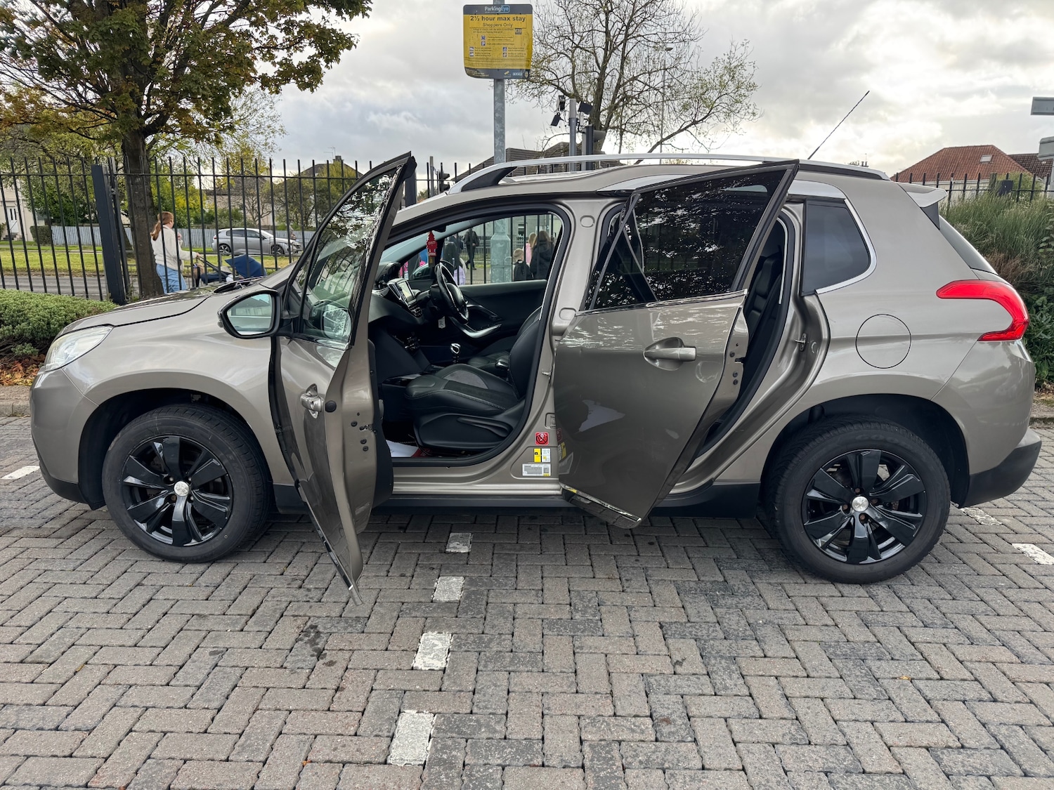 Used Peugeot 2008 2015 for sale - 76220639: Photo 6
