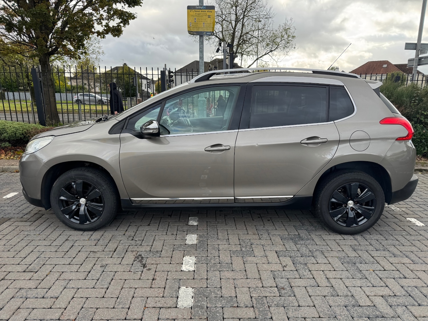 Used Peugeot 2008 2015 for sale - 76220639: Photo 7