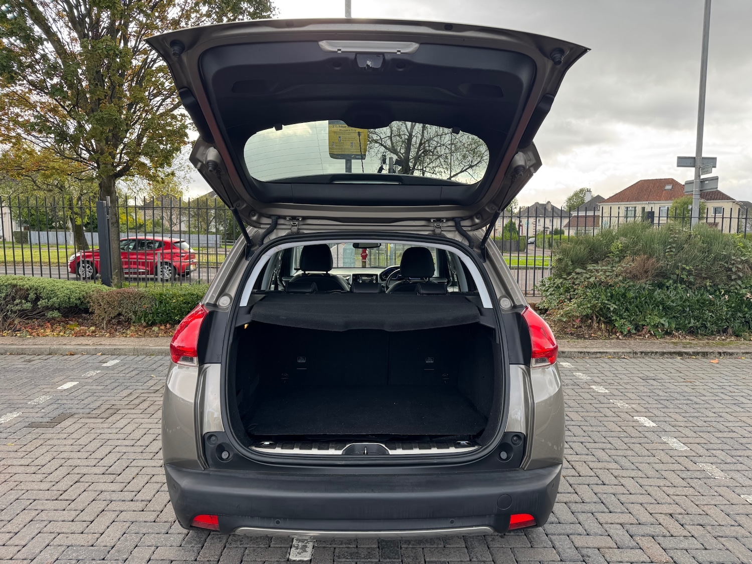 Used Peugeot 2008 2015 for sale - 76220639: Photo 9