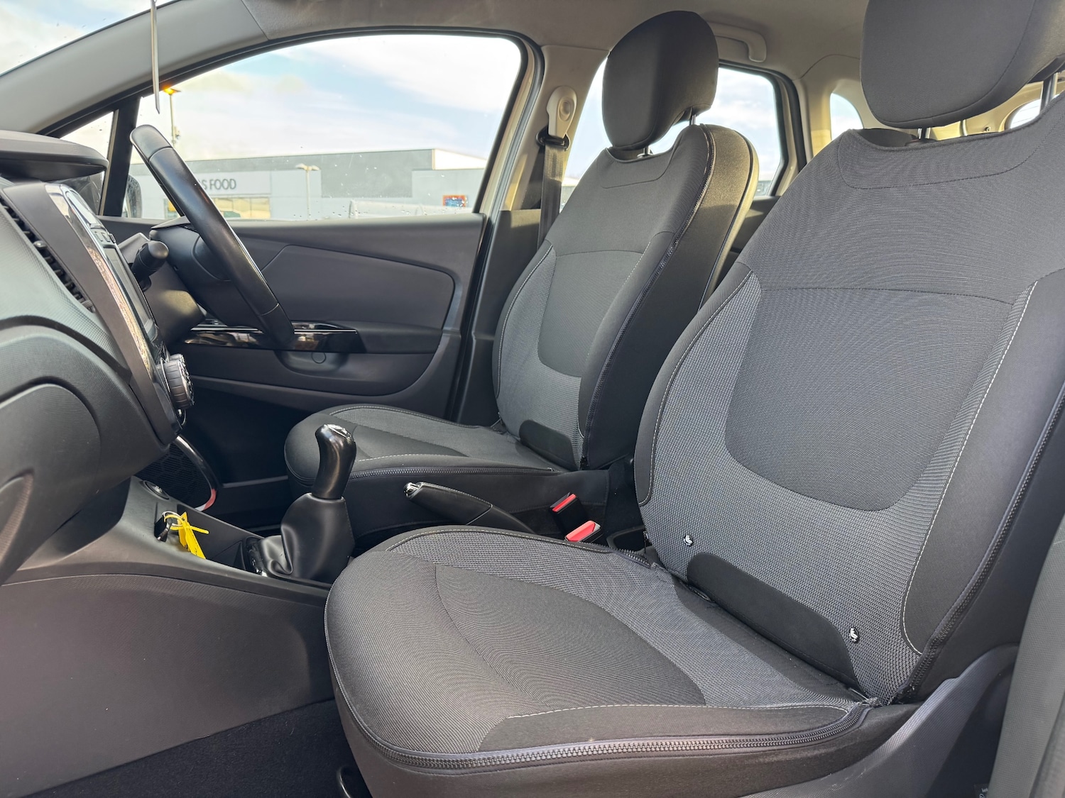 Used Renault Captur 2015 for sale - 76738294: Photo 16