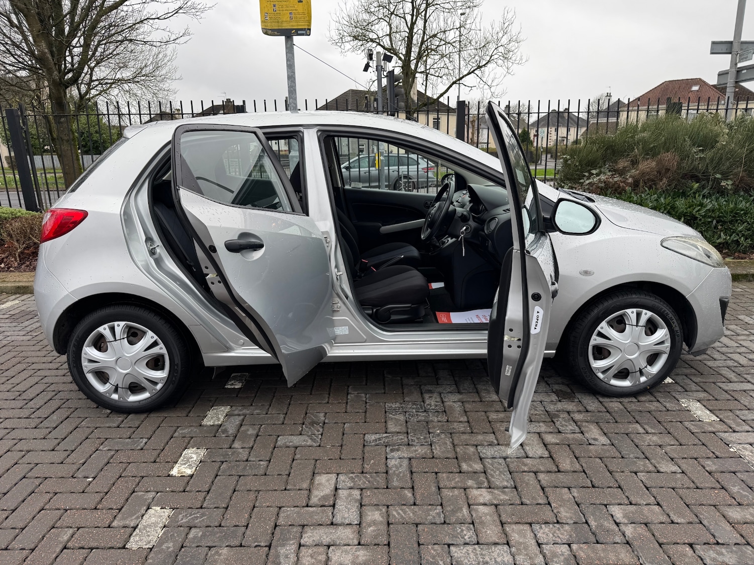 Used Mazda Mazda2 2012 for sale - 77677493: Photo 5