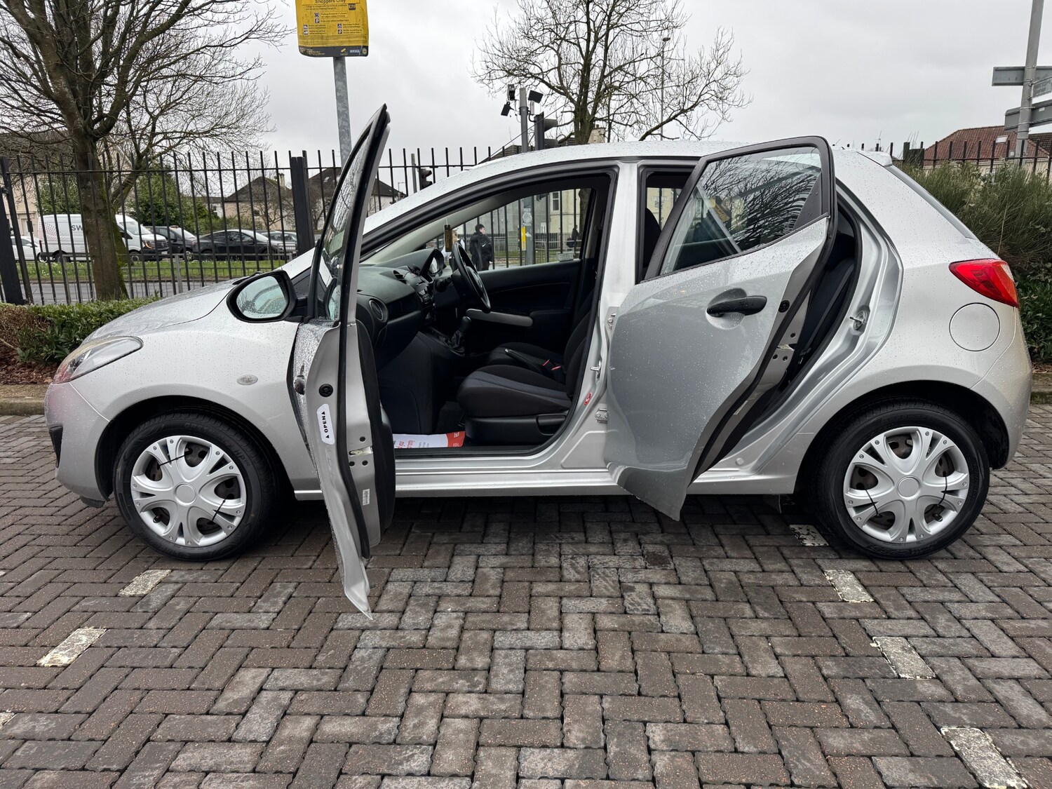 Used Mazda Mazda2 2012 for sale - 77677493: Photo 6