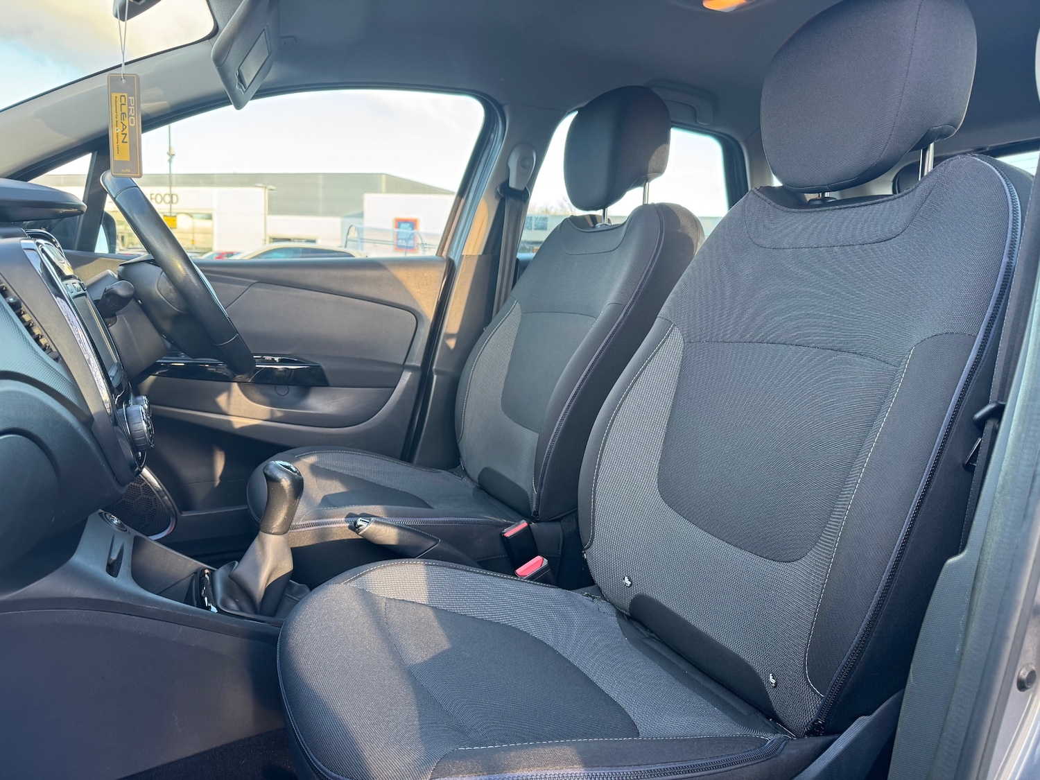 Used Renault Captur 2015 for sale - 76626588: Photo 16