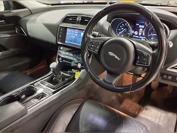 Used Jaguar XE 2015 for sale - 76818149: Photo