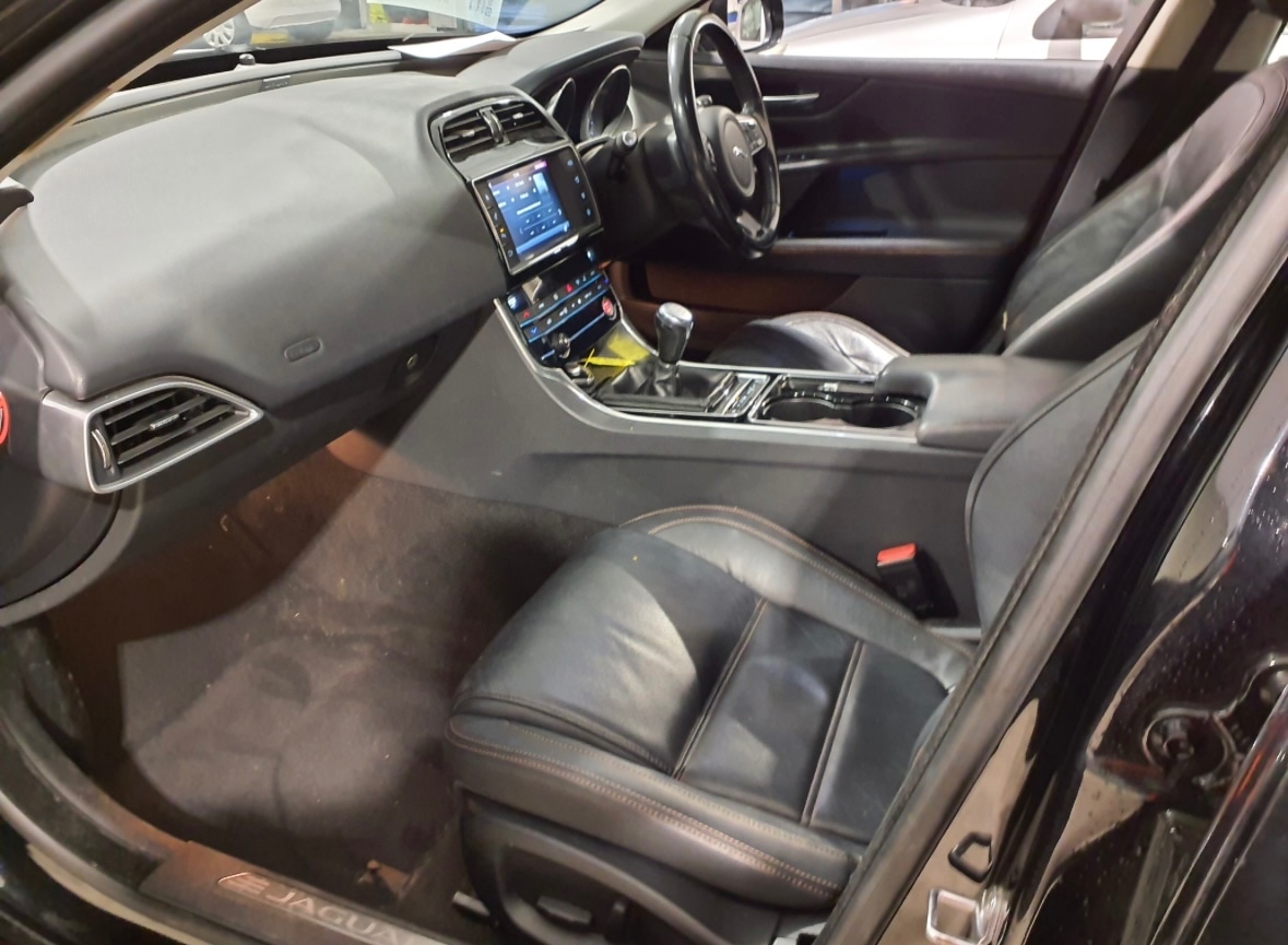 Used Jaguar XE 2015 for sale - 76818149: Photo 4