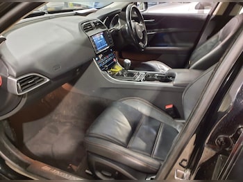 Used Jaguar XE 2015 for sale - 76818149: Photo