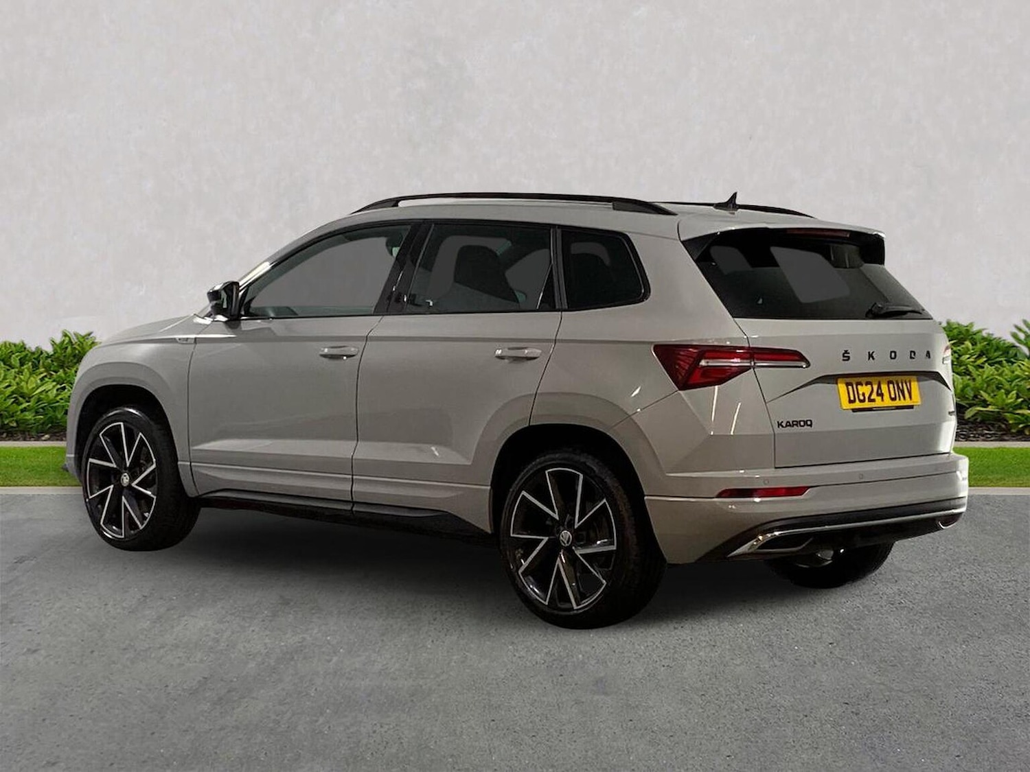 Used Skoda Karoq 2024 for sale - 76791861: Photo 2