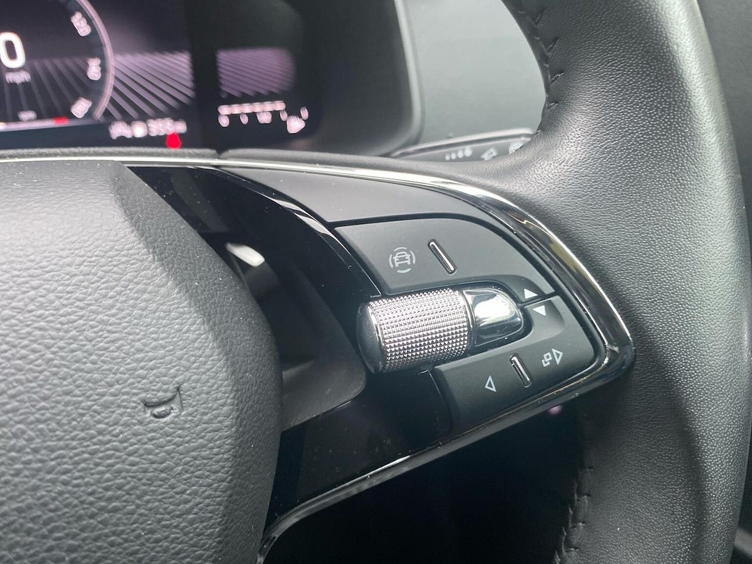 Used Skoda Karoq 2024 for sale - 76931613: Photo 27