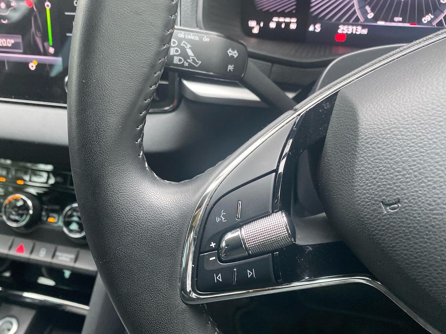 Used Skoda Karoq 2024 for sale - 76931613: Photo 29