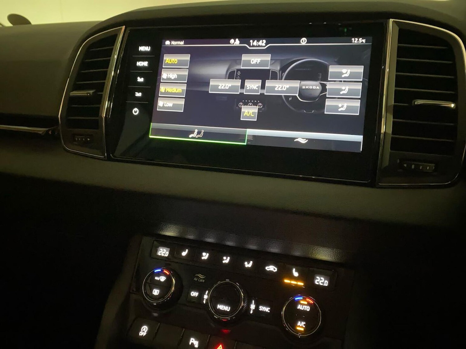 Used Skoda Karoq 2025 for sale - 77962329: Photo 32