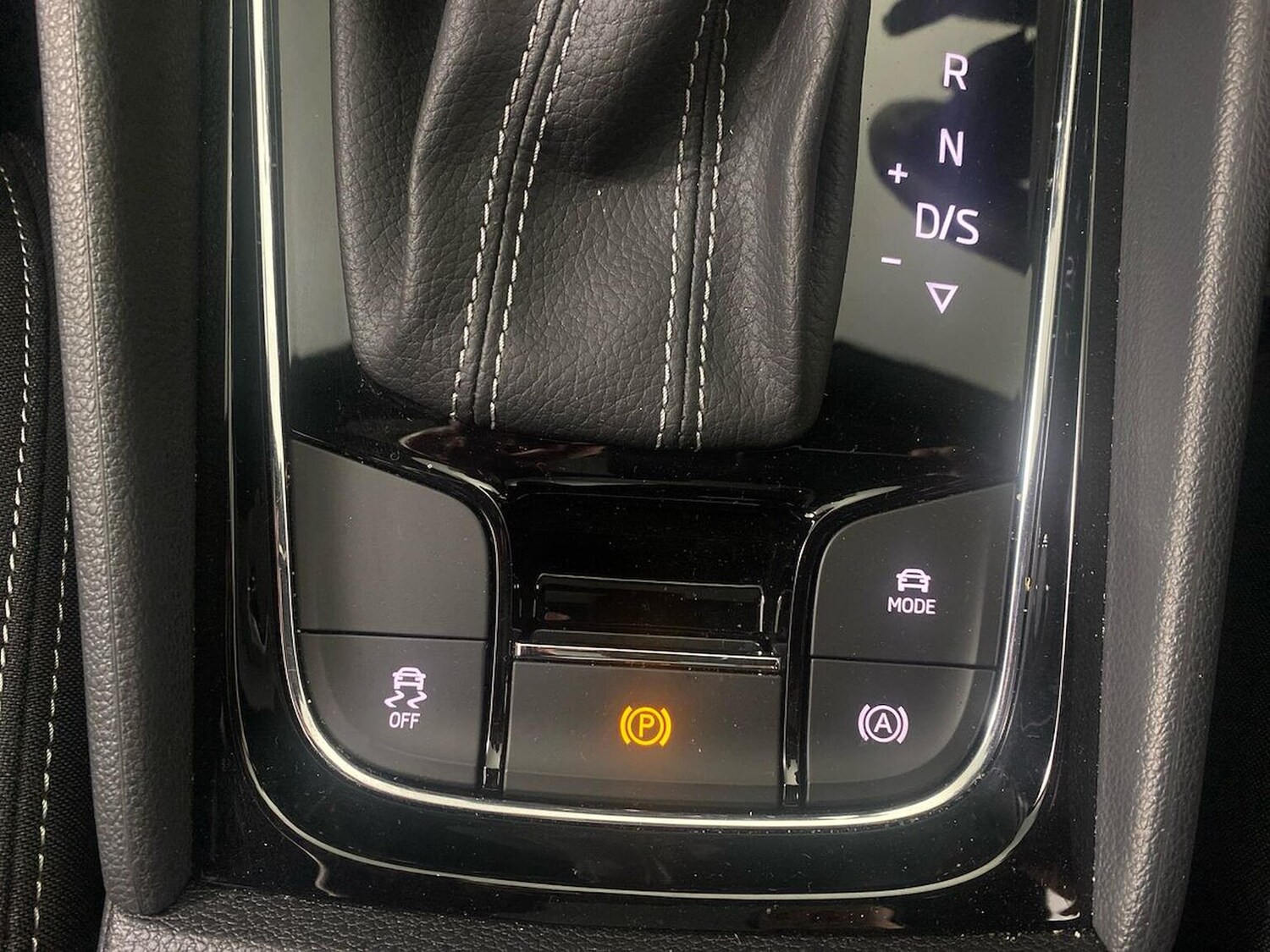 Used Skoda Karoq 2024 for sale - 76281172: Photo 43