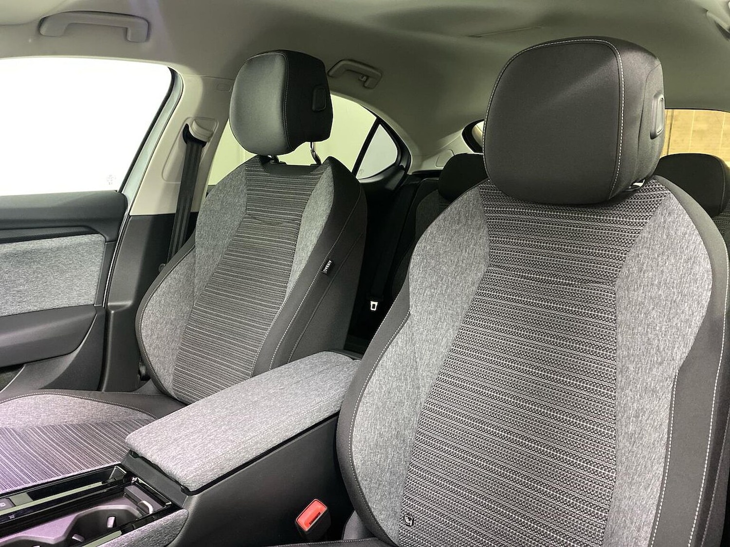 Used Skoda Superb 2025 for sale - 76252646: Photo 43