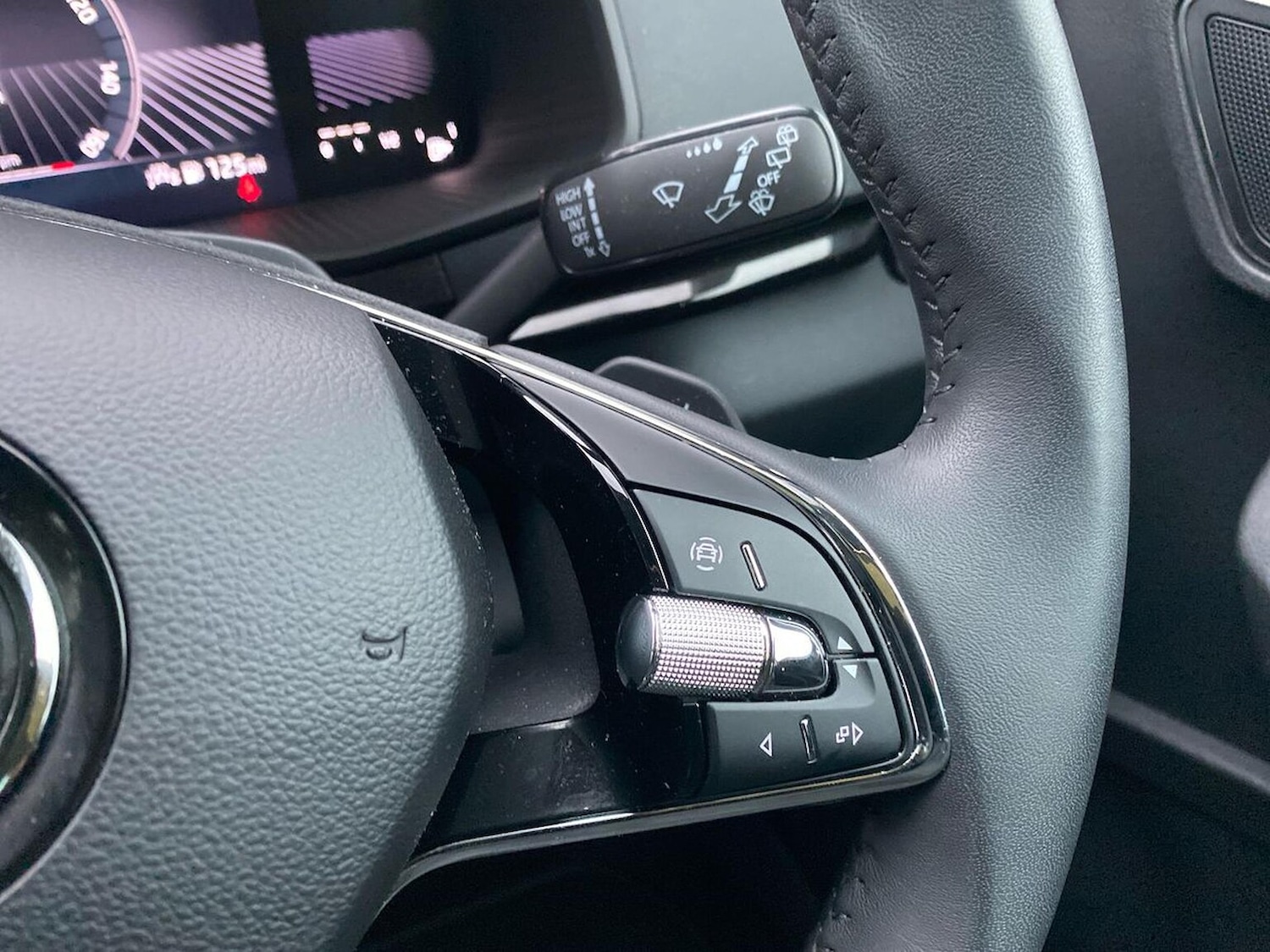 Used Skoda Karoq 2023 for sale - 76864053: Photo 28