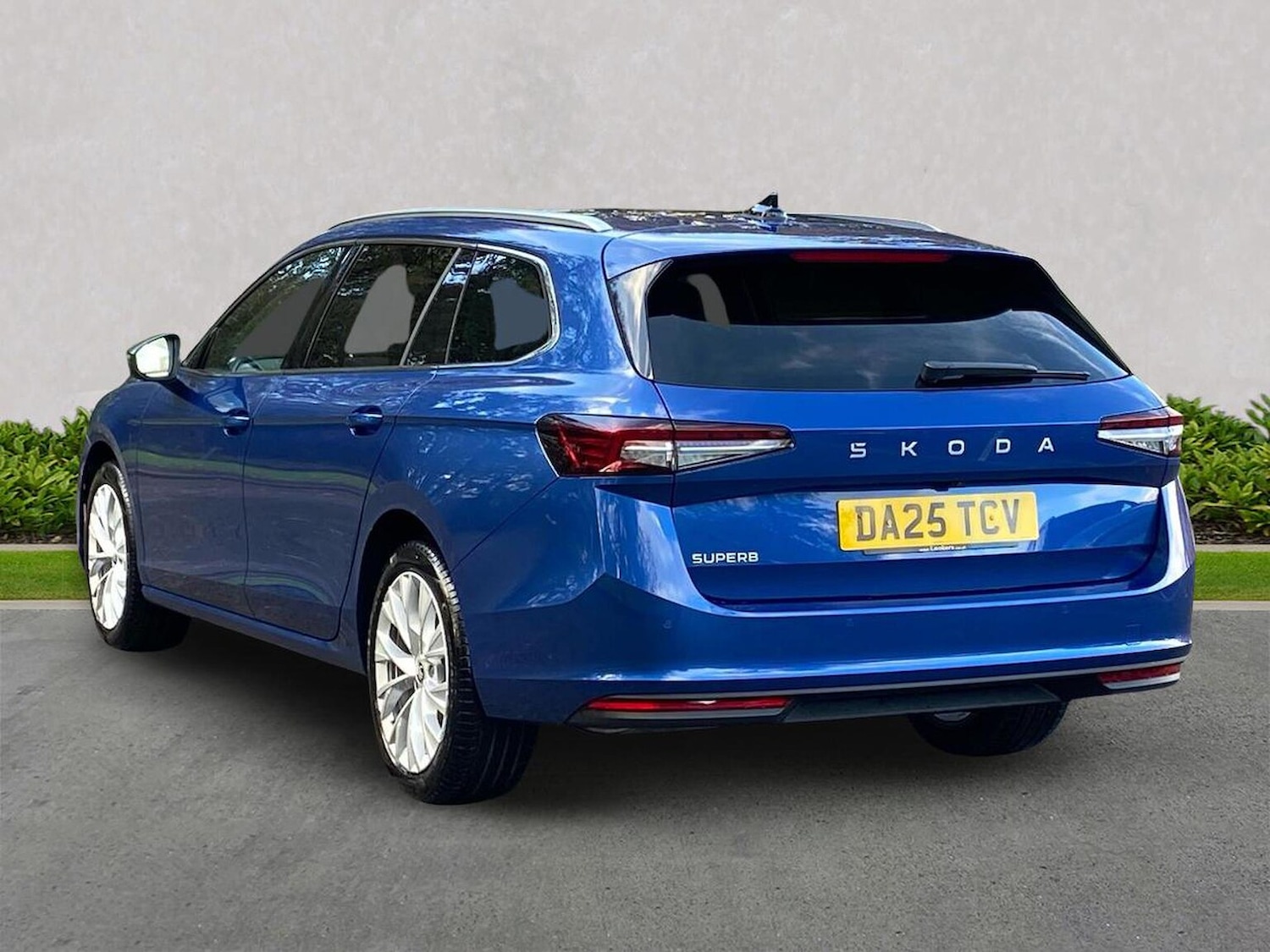 Used Skoda Superb 2025 for sale - 76566520: Photo 2