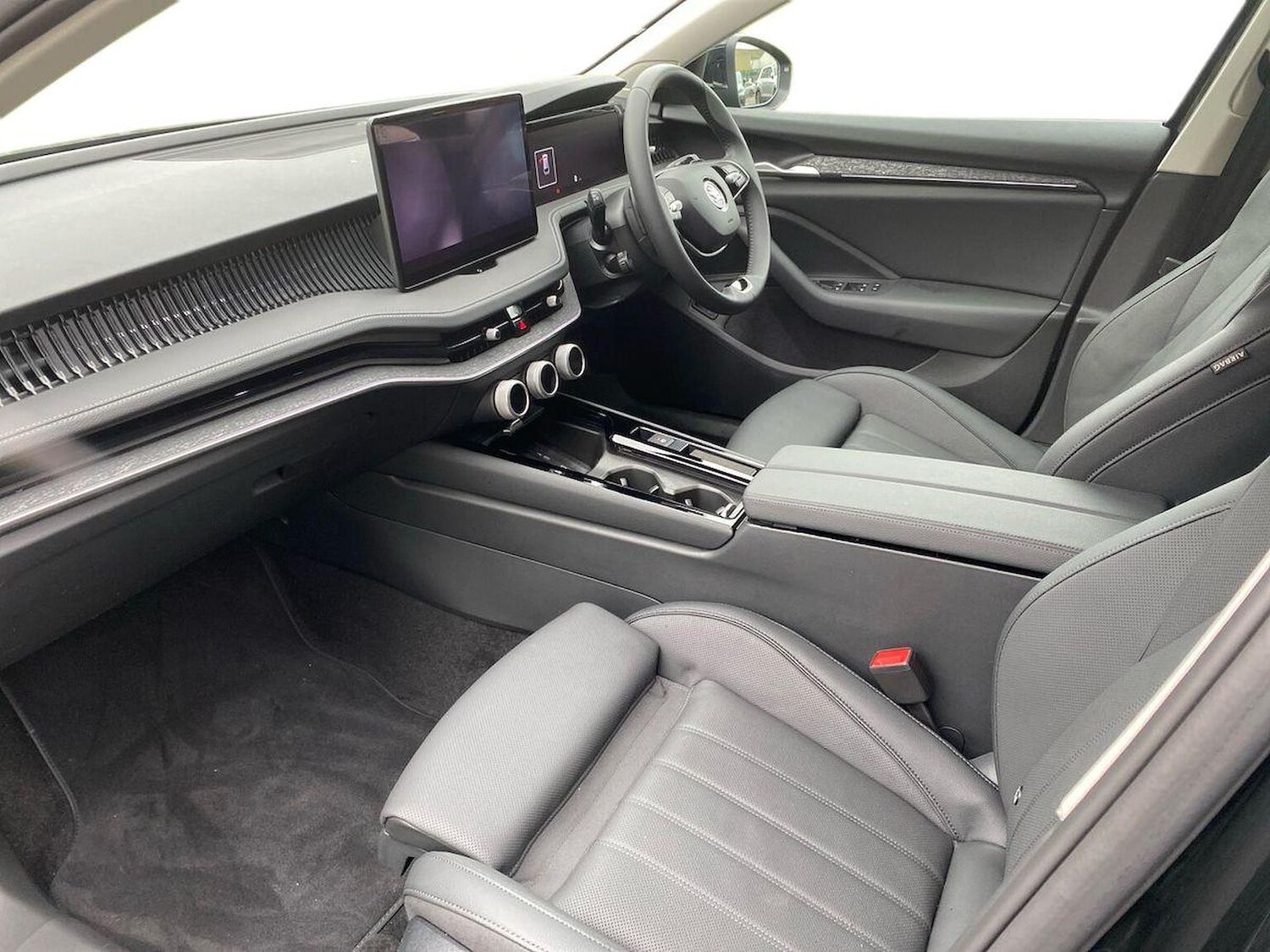 Used Skoda Superb 2025 for sale - 76968985: Photo 8