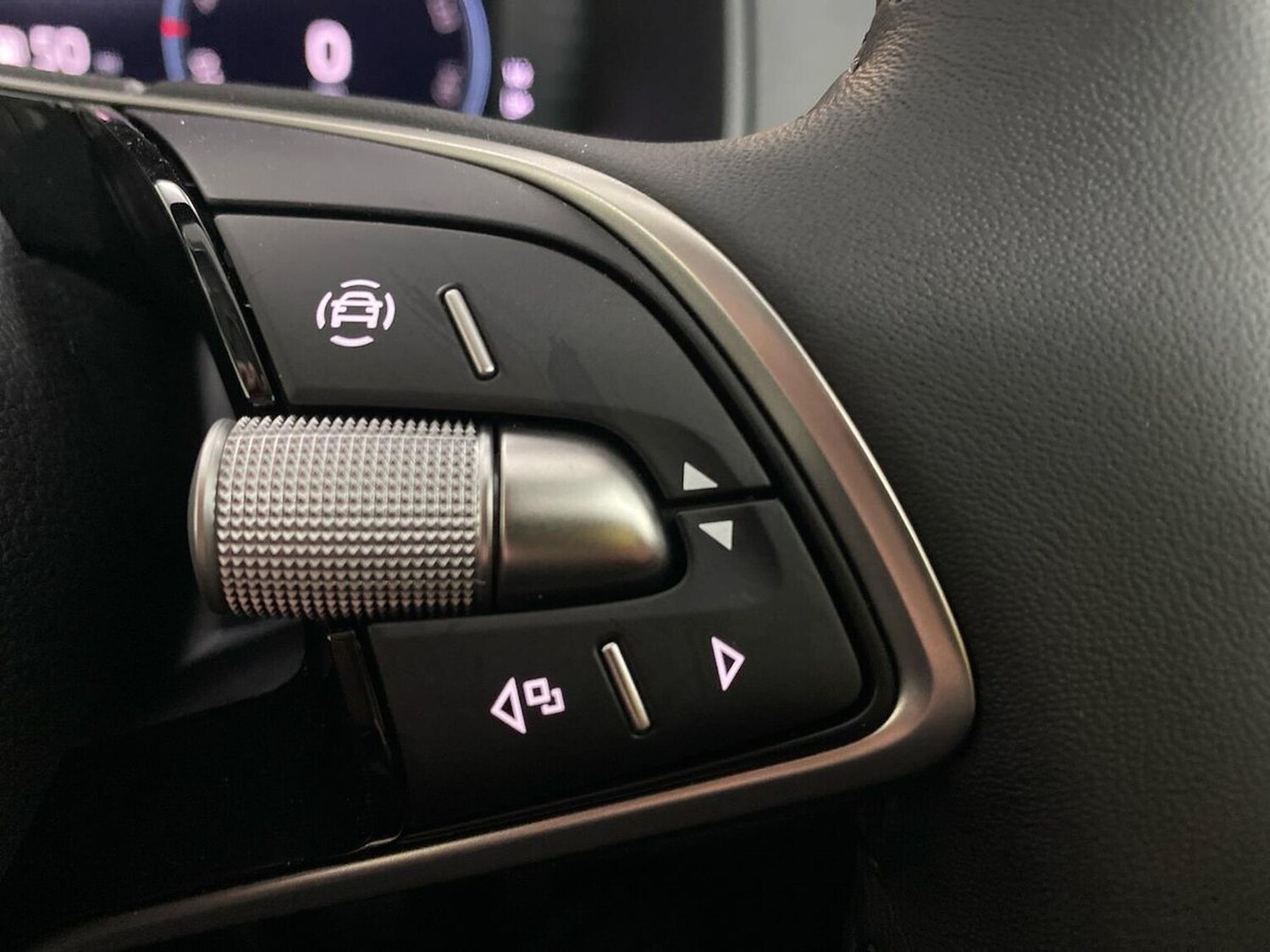 Used Skoda Karoq 2024 for sale - 76273539: Photo 27