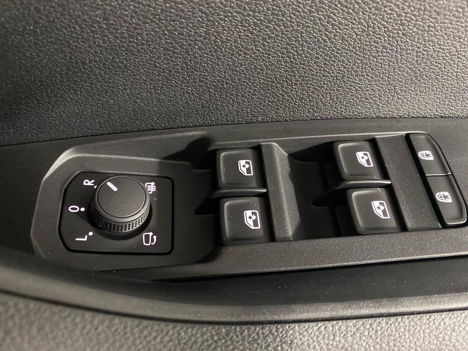 Used Skoda Karoq 2024 for sale - 76273539: Photo 28