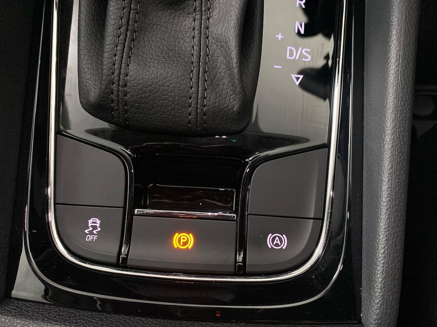 Used Skoda Karoq 2025 for sale - 76273545: Photo 28