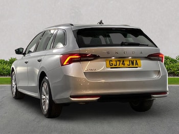 Used Skoda Octavia 2024 for sale - 76237043: Photo 2