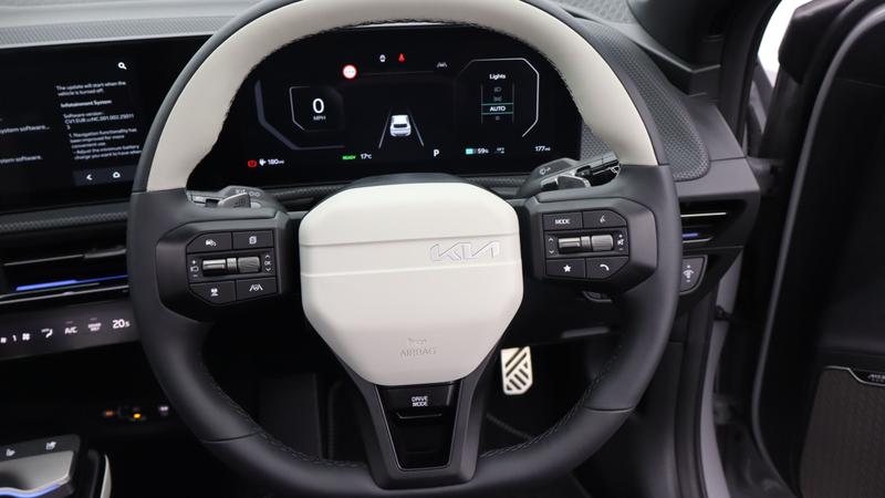 Used Kia EV6 2025 for sale - 77117077: Photo 24