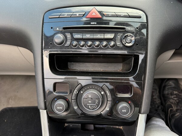 Used Peugeot 308 2010 for sale - 74681808: Photo 16