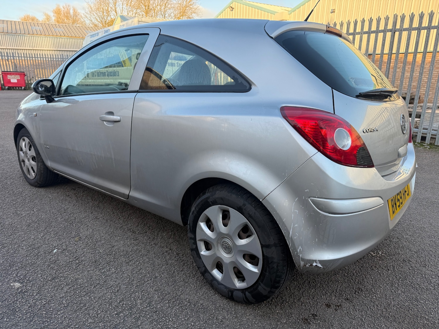 Used Vauxhall Corsa 2009 for sale - 76603335: Photo 2