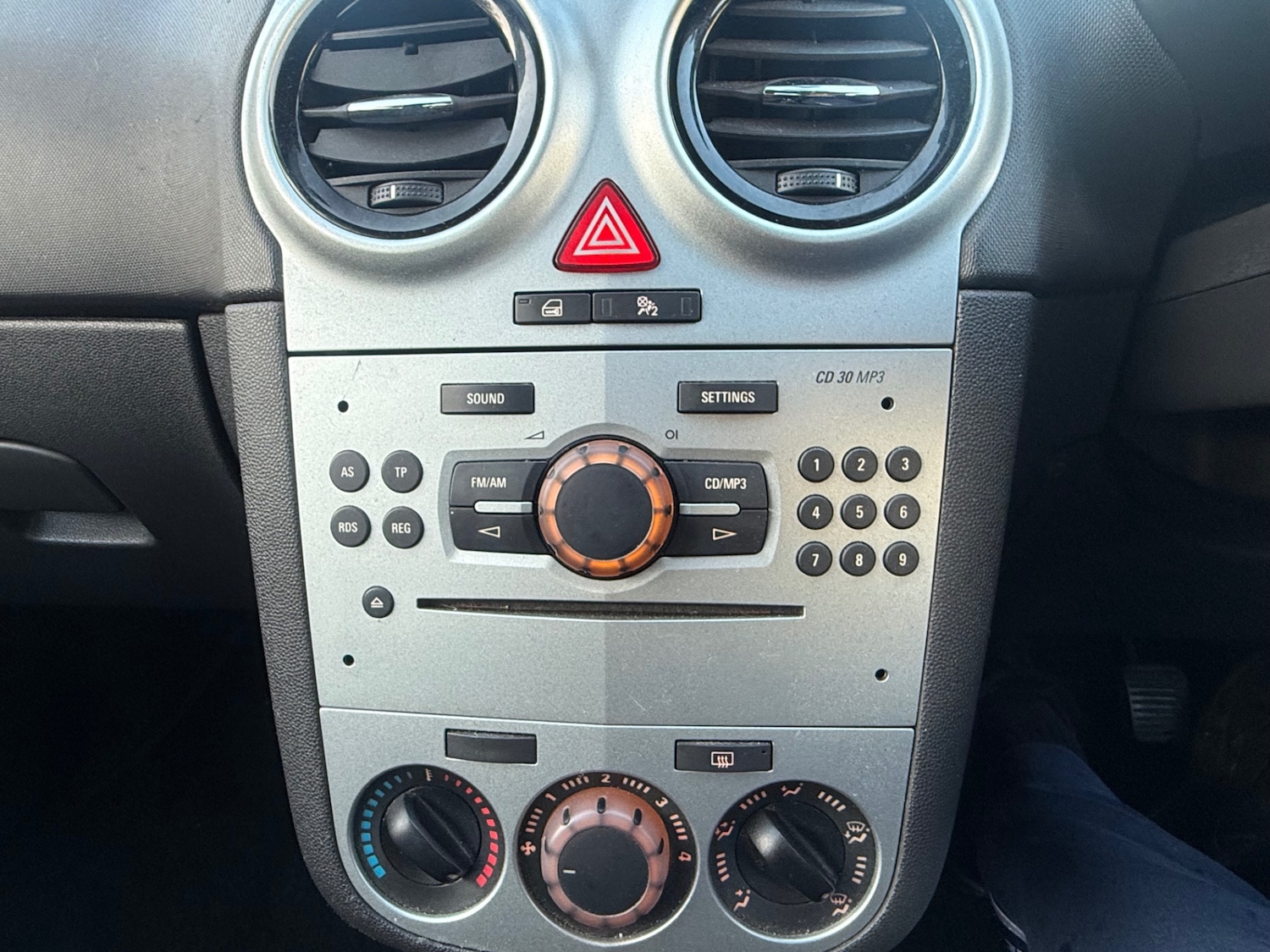 Used Vauxhall Corsa 2009 for sale - 76603335: Photo 9