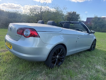 Used Volkswagen EOS 2010 for sale - 76067381: Photo