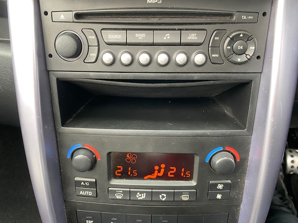 Used Peugeot 207 2007 for sale - 74742942: Photo 9