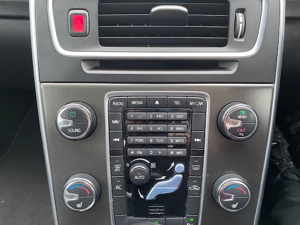 Used Volvo V60 2012 for sale - 74741179: Photo 12