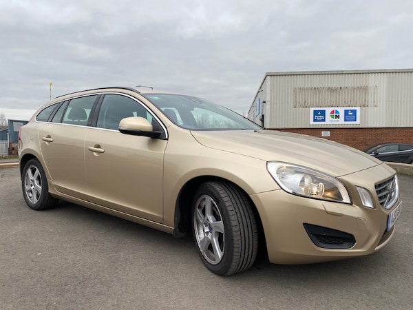 Used Volvo V60 2012 for sale - 74741179: Photo 1