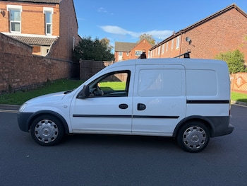 Used Vauxhall Combo 2010 for sale - 77930609: Photo