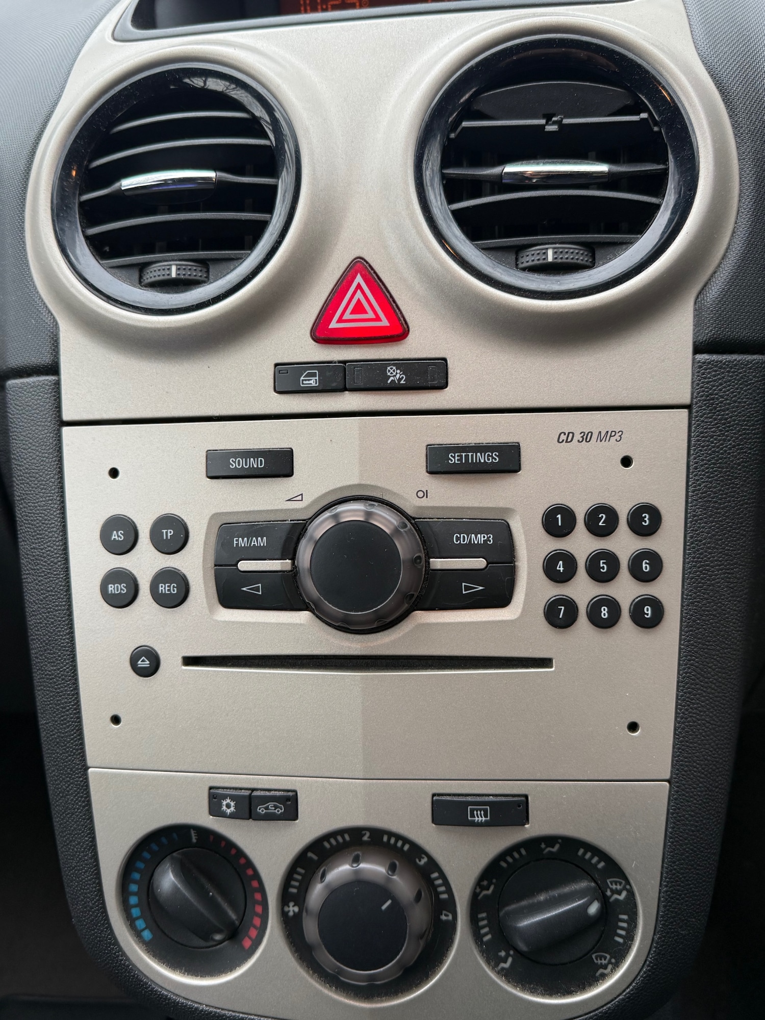 Used Vauxhall Corsa 2008 for sale - 77179081: Photo 10