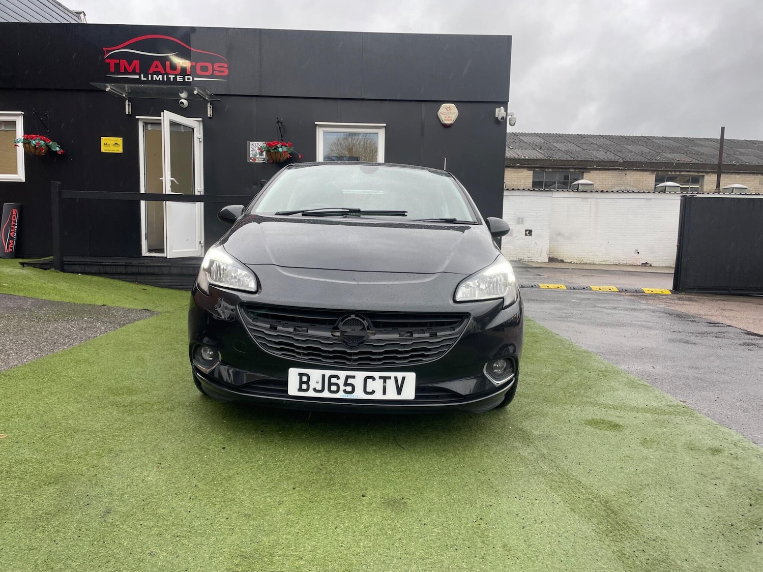 Used Vauxhall Corsa 2015 for sale - 77211715: Photo 2