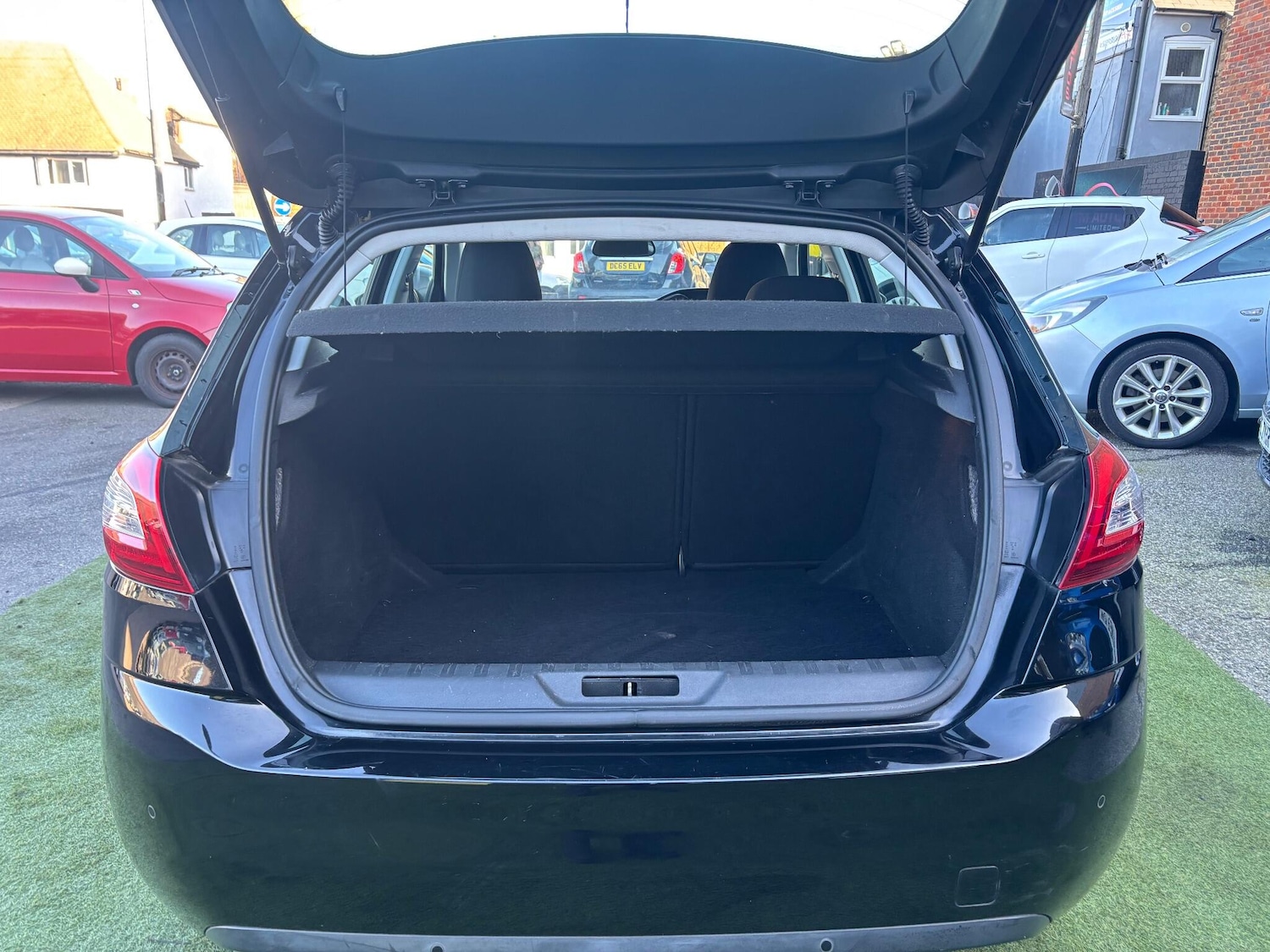 Used Peugeot 308 2015 for sale - 76648108: Photo 15