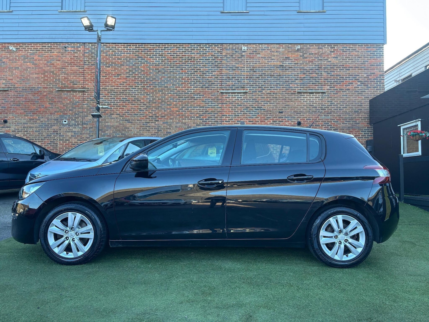 Used Peugeot 308 2015 for sale - 76648108: Photo 9
